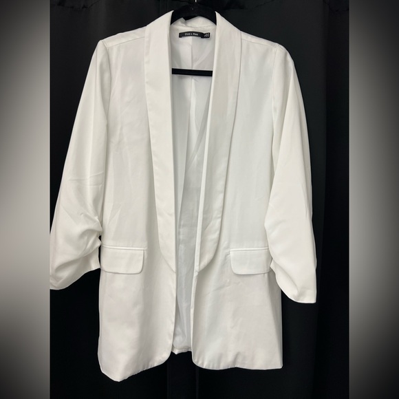 Blazer - Picture 2 of 7